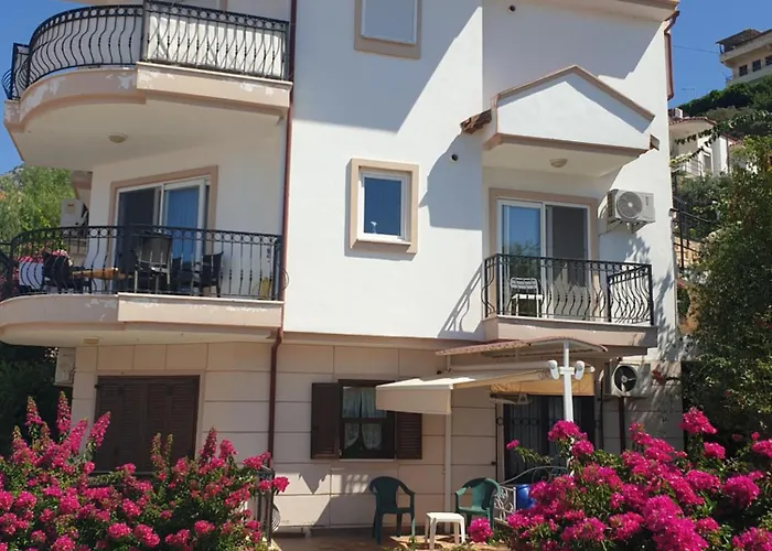 Manolyam Havuzlu 2+1 Kaş