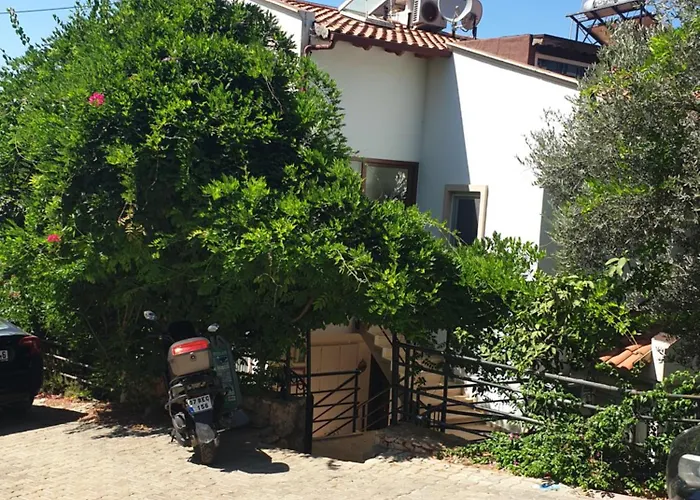 Manolyam Havuzlu 2+1 Kaş